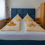 & Restaurant Mainaublick Hotel