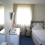 & Restaurant Mainaublick Hotel 3*
