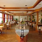 & Restaurant Mainaublick Hotel
