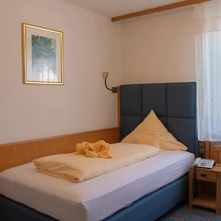 & Restaurant Mainaublick Hotel 3*