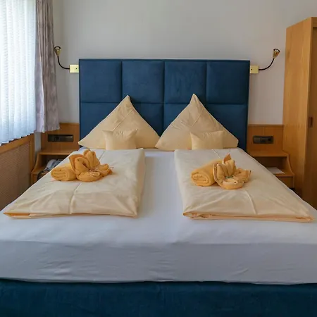 & Restaurant Mainaublick Hotel