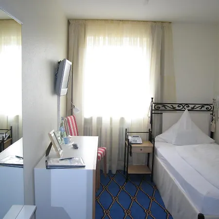 & Restaurant Mainaublick Hotel 3*