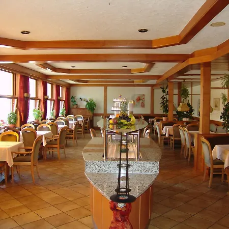 & Restaurant Mainaublick Hotel