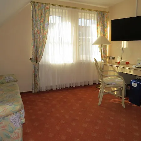 Hotel & Restaurant Mainaublick 3*