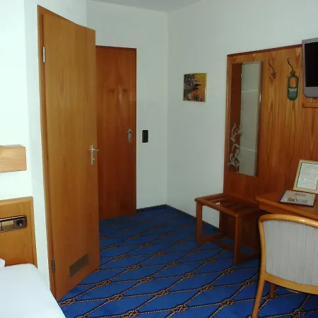 & Restaurant Mainaublick Hotel