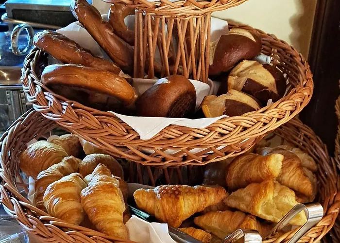 & Restaurant Mainaublick ホテル