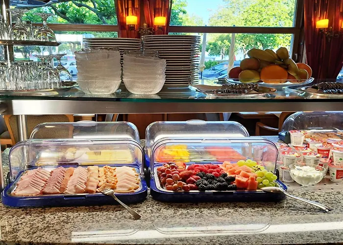 & Restaurant Mainaublick ホテル