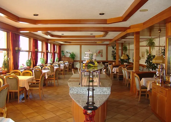 & Restaurant Mainaublick ホテル