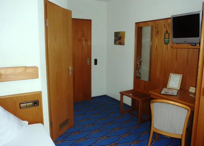 & Restaurant Mainaublick ホテル