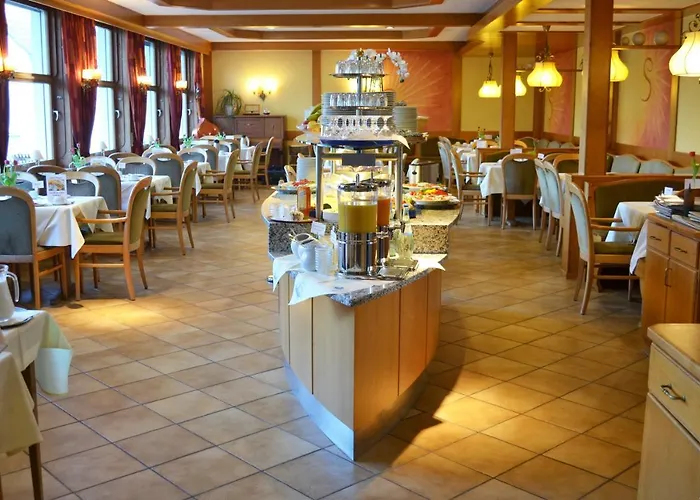 & Restaurant Mainaublick ホテル